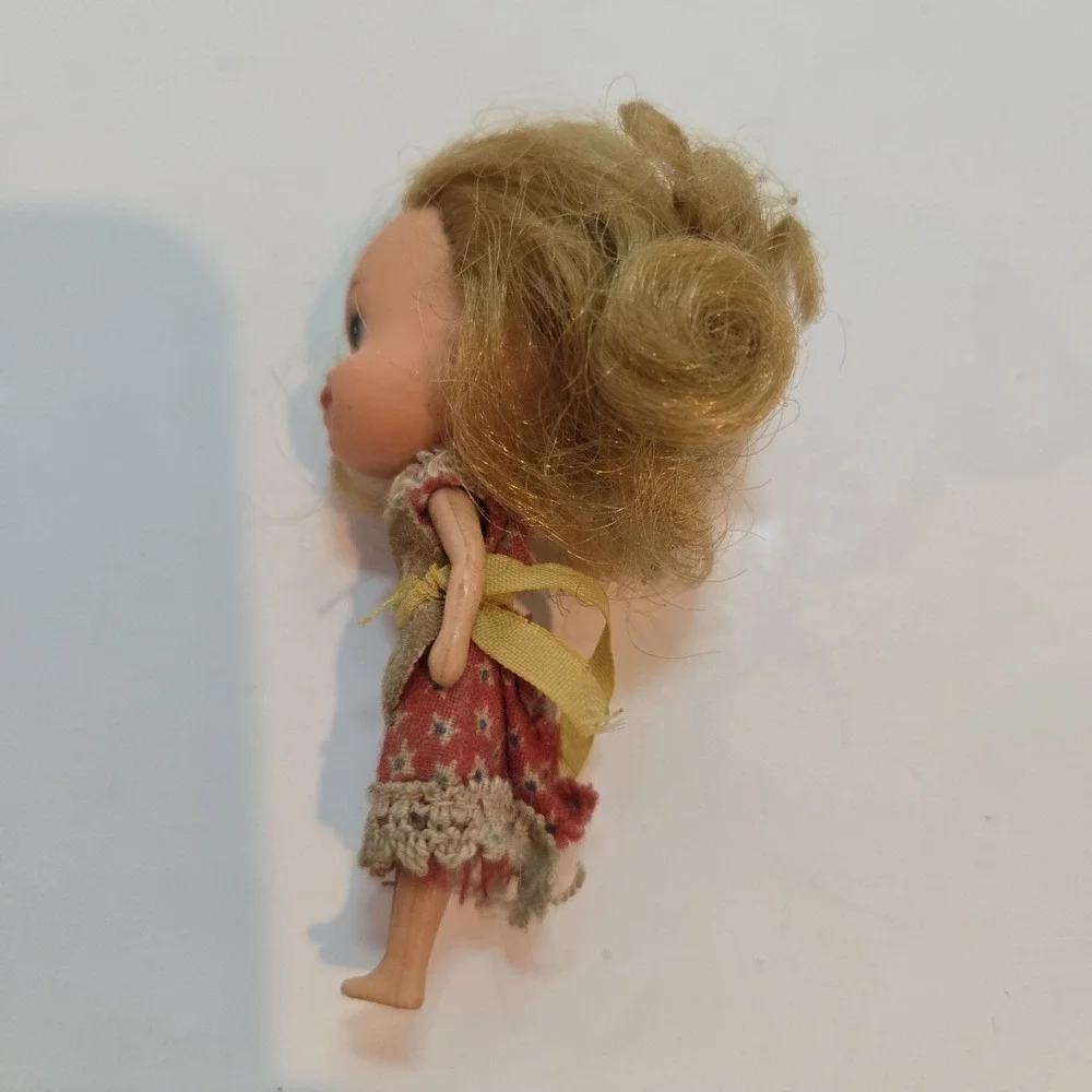 Vintage Mattel The Littles Miniature Doll 3' Belinda, red Floral polka dot dress